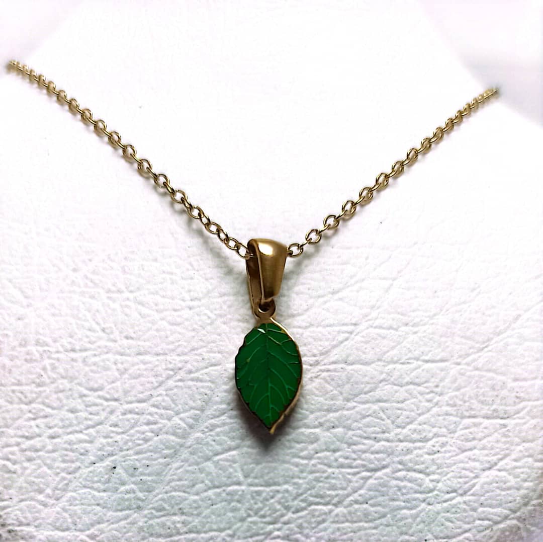 گردنبند برگ