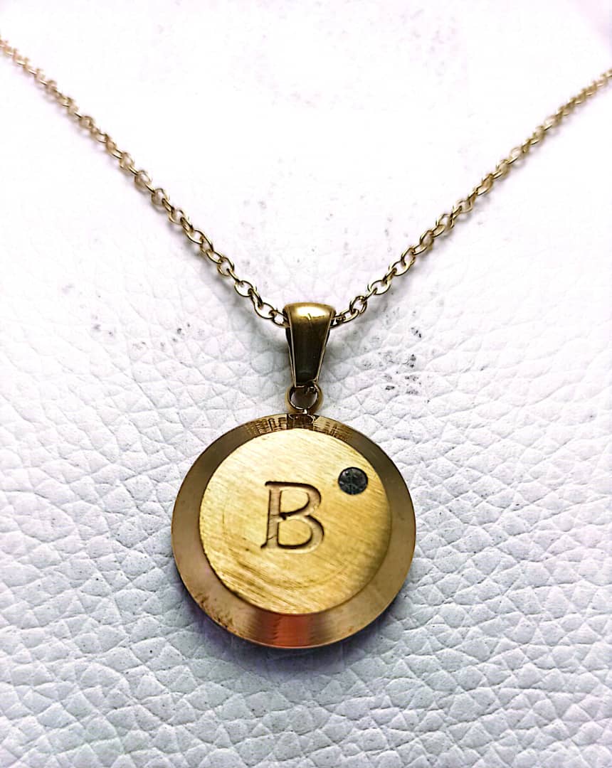 گردنبند طلایی حرف B با نگین