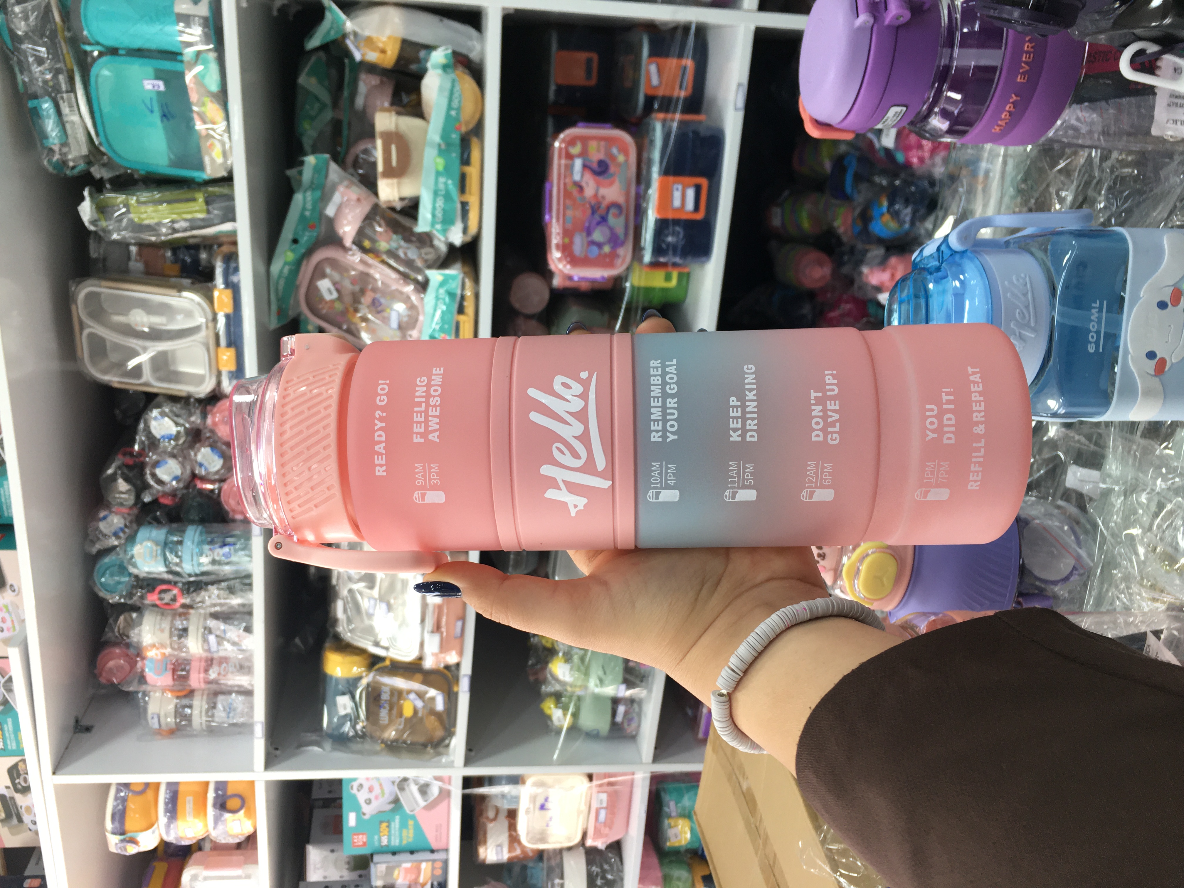 قمقمه اب طرح hello